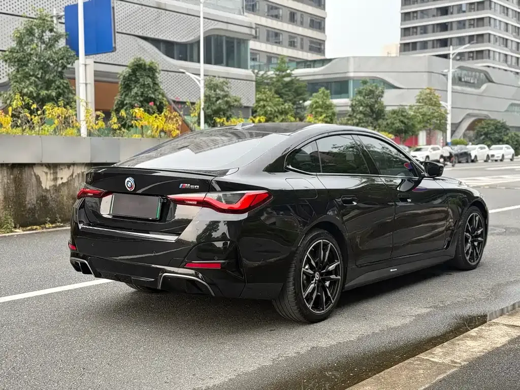 BMW i4 — фото 6