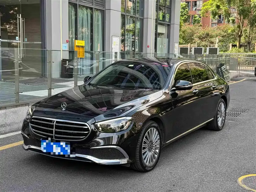 Mercedes-Benz E-Class — фото 1