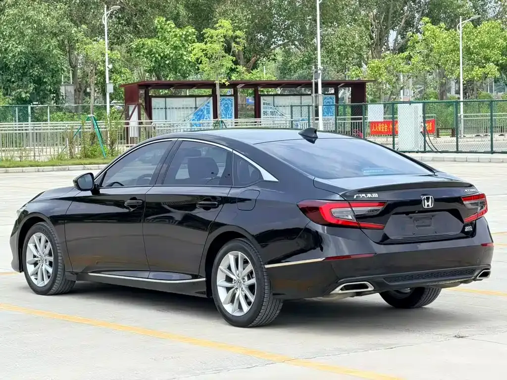 Honda Accord — фото 8