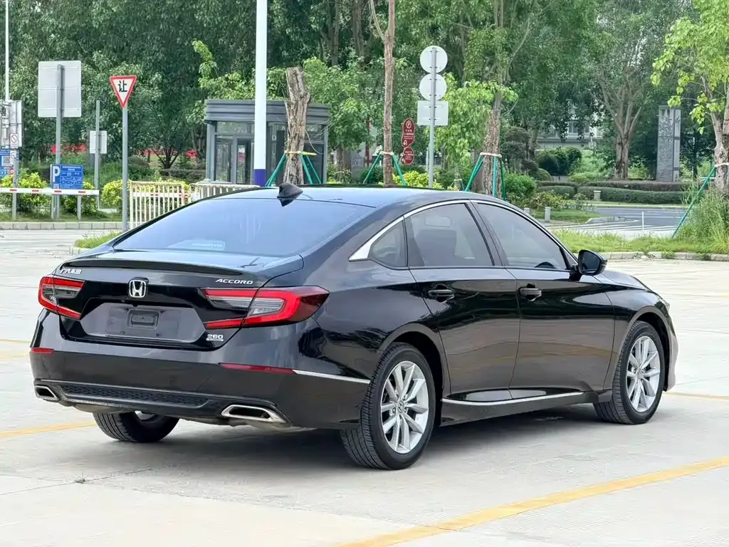 Honda Accord — фото 10