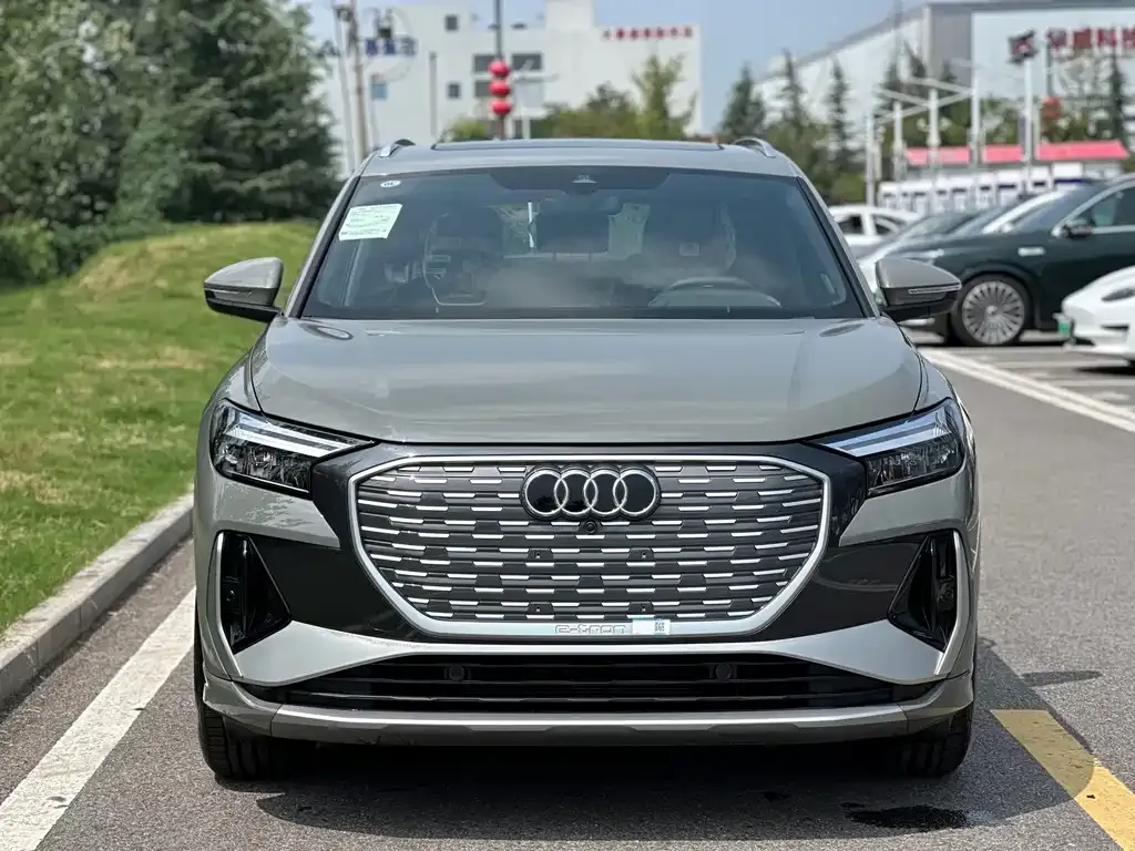 Audi Q4 e-tron — фото 2
