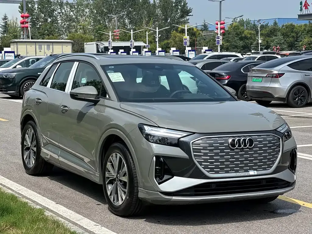 Audi Q4 e-tron — фото 8