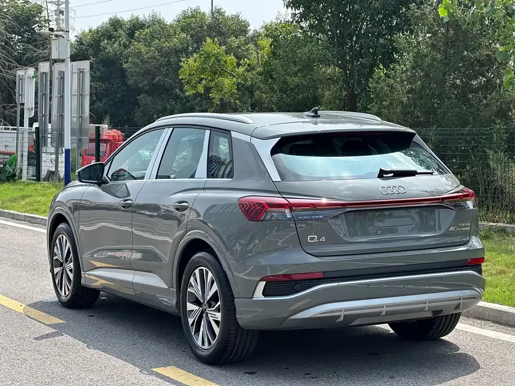 Audi Q4 e-tron — фото 10