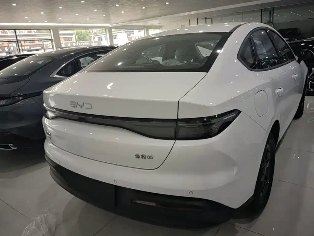 BYD Seal 05 DM-i — фото 5