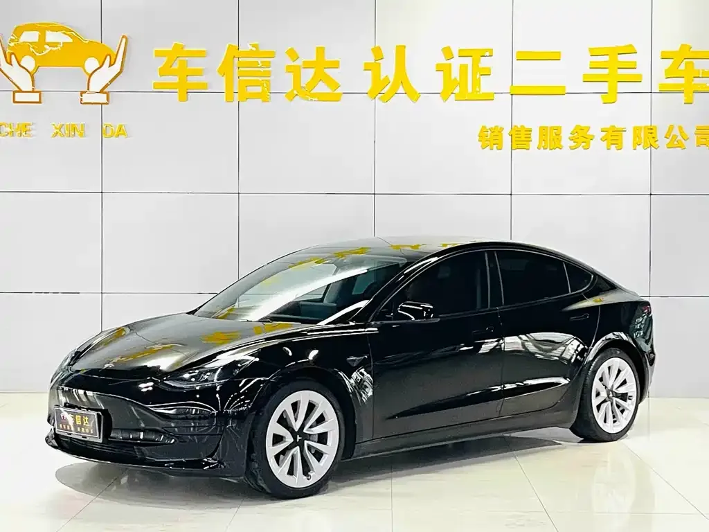 Tesla Model 3 — фото 1