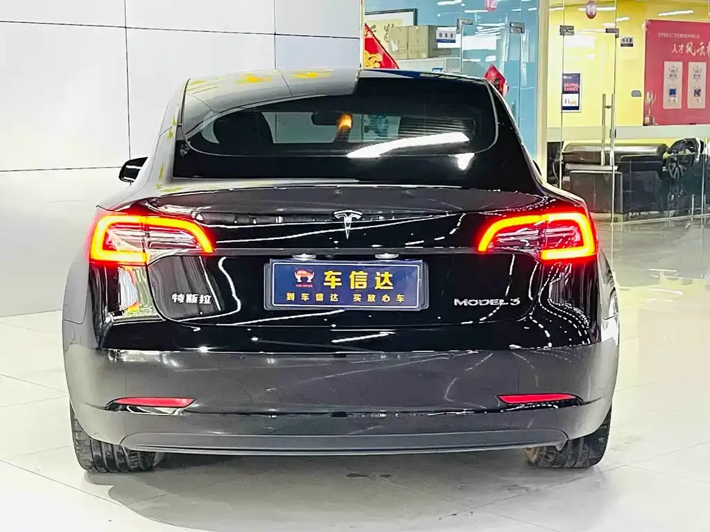 Tesla Model 3 — фото 4