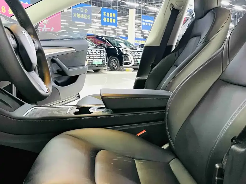 Tesla Model 3 — фото 5
