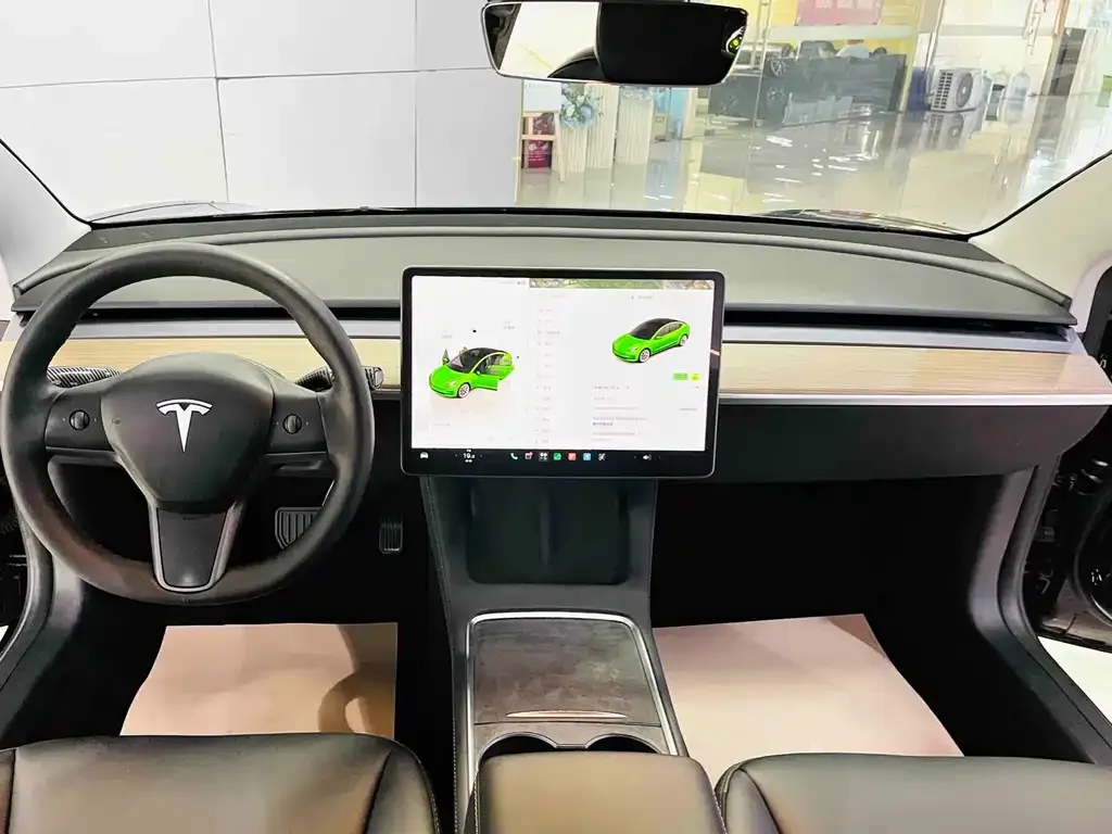 Tesla Model 3 — фото 3