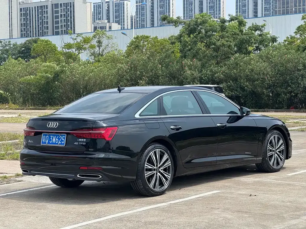 Audi A6L — фото 10