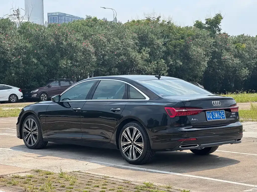 Audi A6L — фото 8