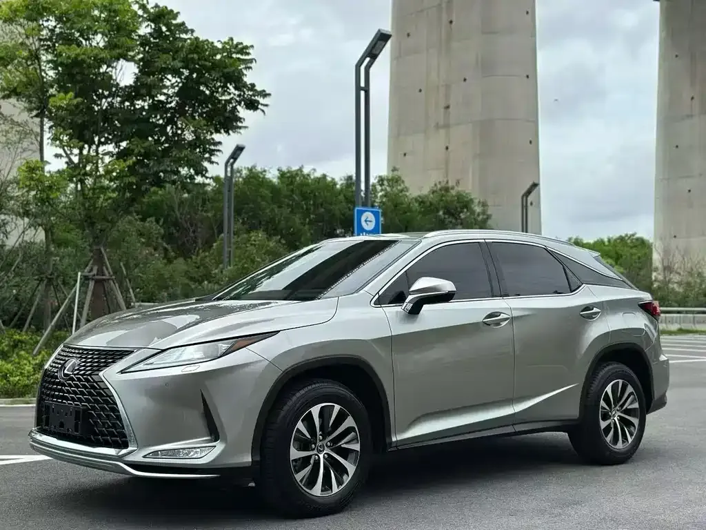 Lexus RX — фото 1