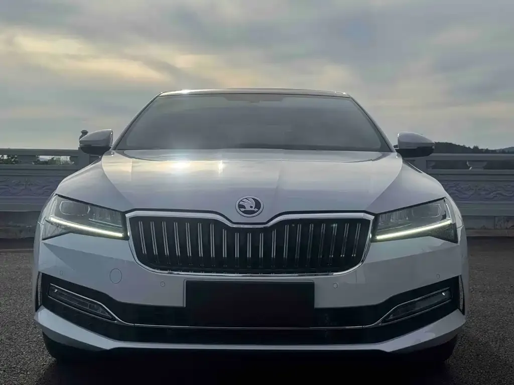 Skoda Superb — фото 2