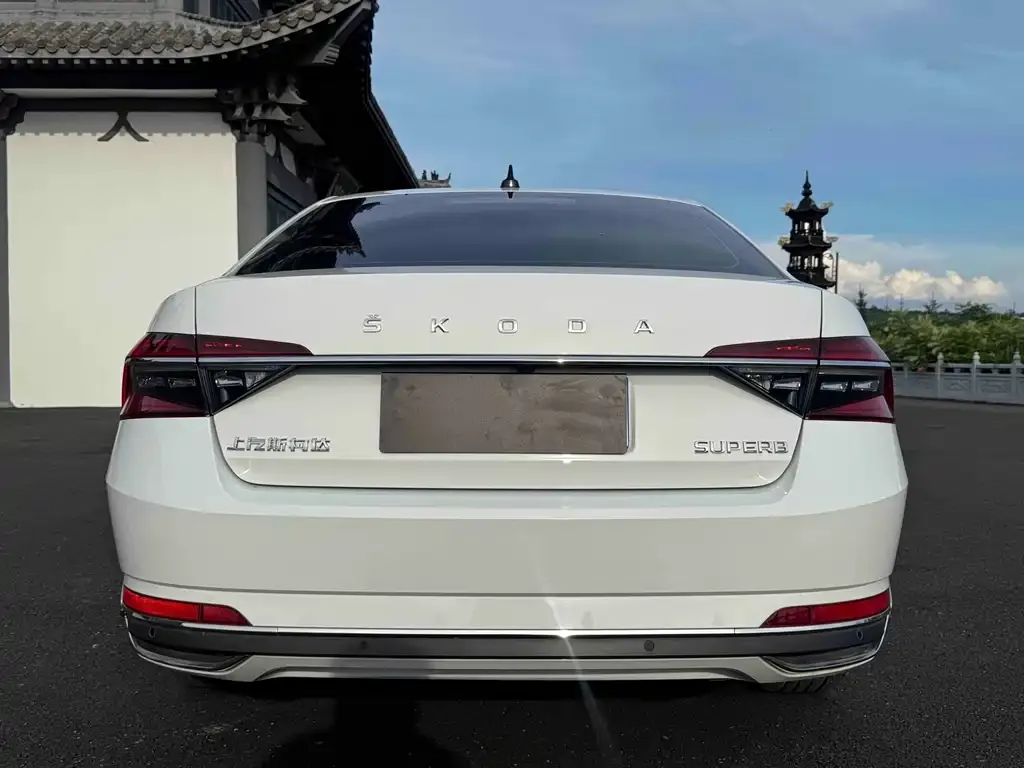 Skoda Superb — фото 7