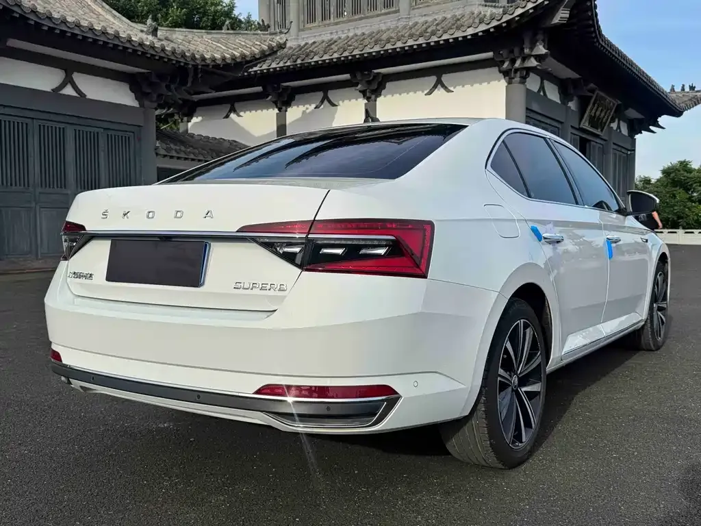 Skoda Superb — фото 6