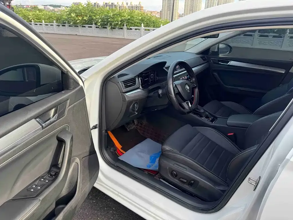 Skoda Superb — фото 5