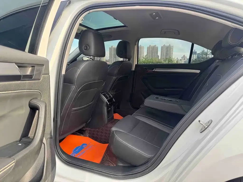 Skoda Superb — фото 8