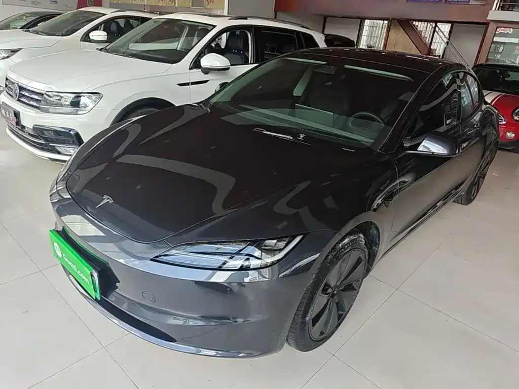 Tesla Model 3 — фото 1