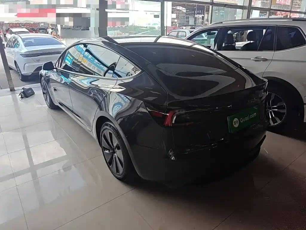 Tesla Model 3 — фото 10