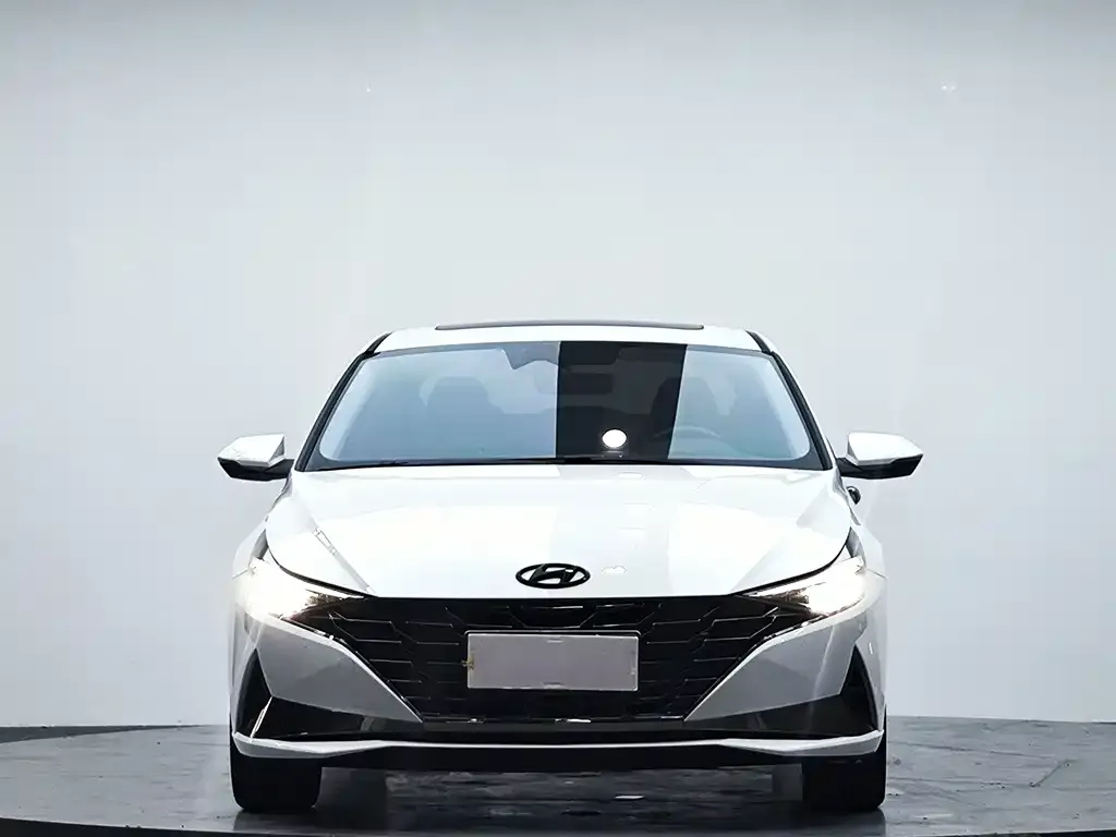 Hyundai Elantra — фото 4