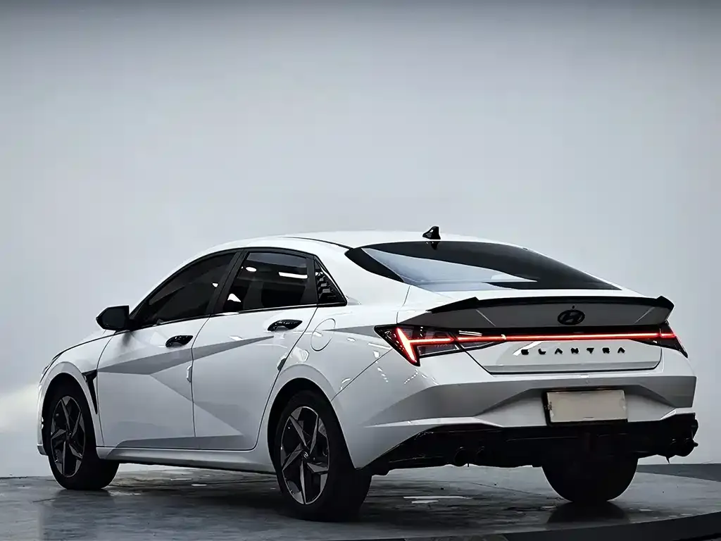 Hyundai Elantra — фото 9