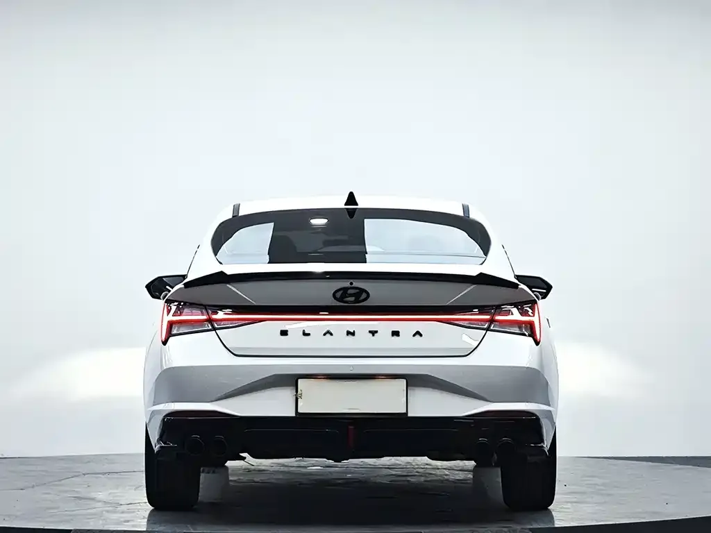 Hyundai Elantra — фото 3