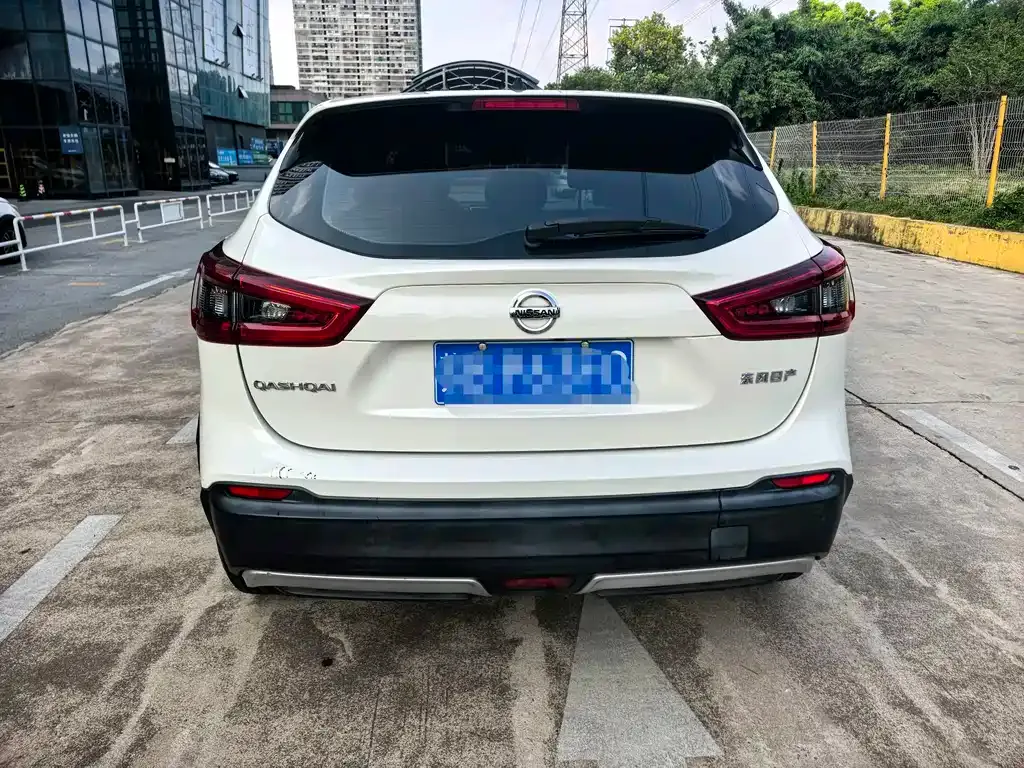 Nissan Qashqai — фото 8