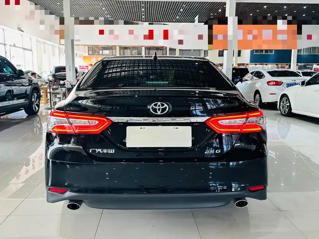 Toyota Camry — фото 3