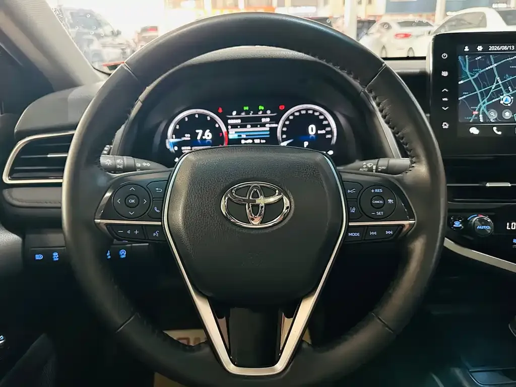 Toyota Camry — фото 6