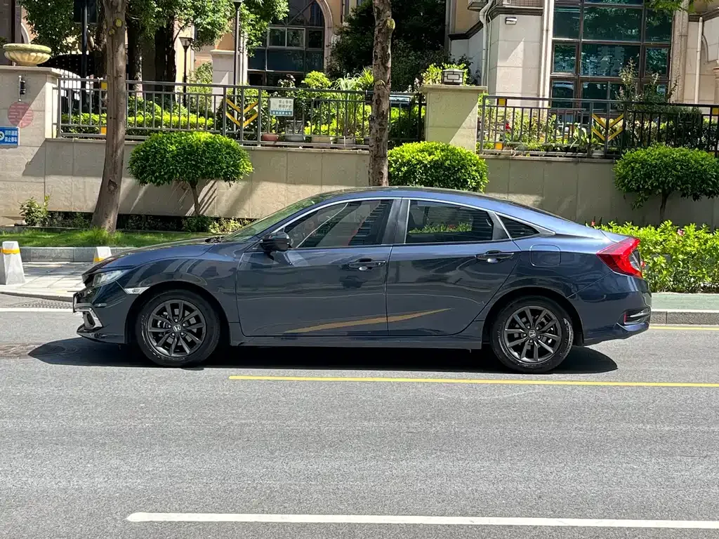 Honda Civic — фото 2
