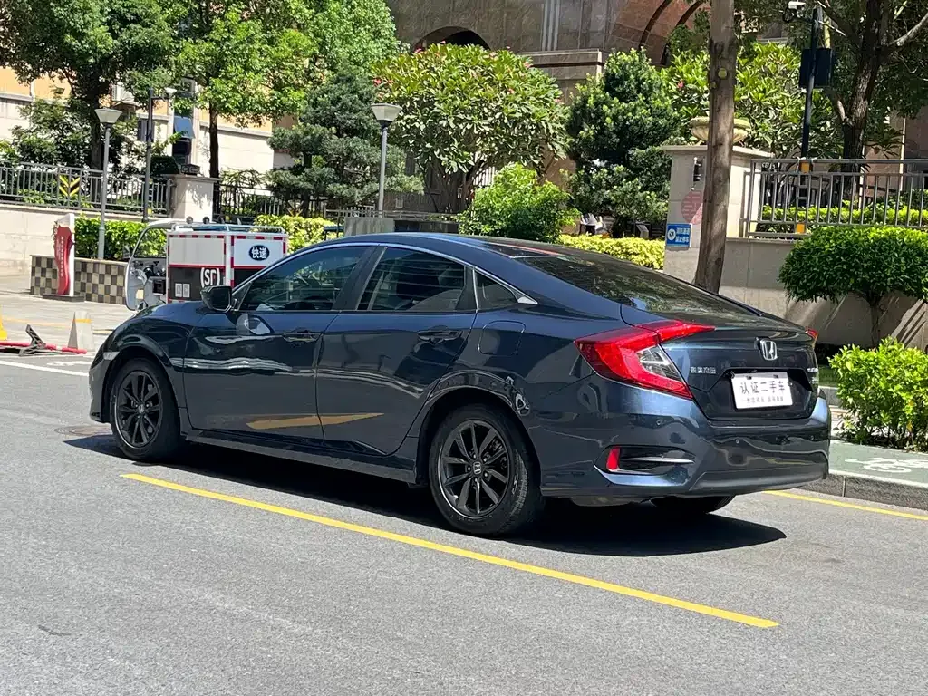 Honda Civic — фото 10