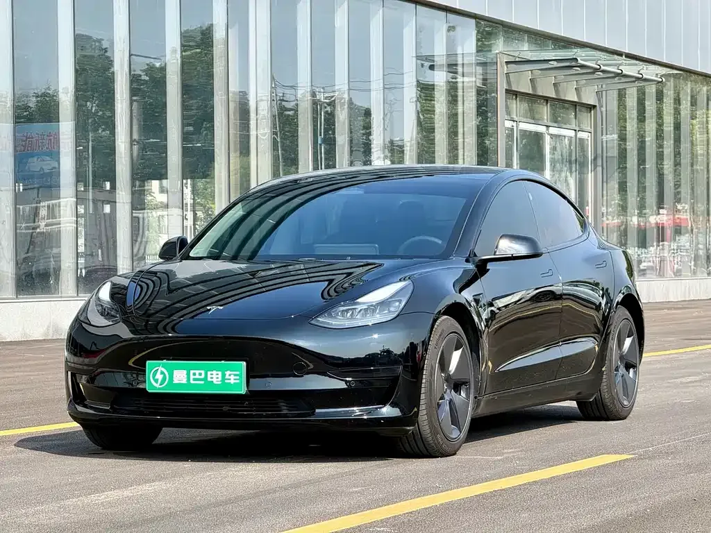 Tesla Model 3 — фото 1