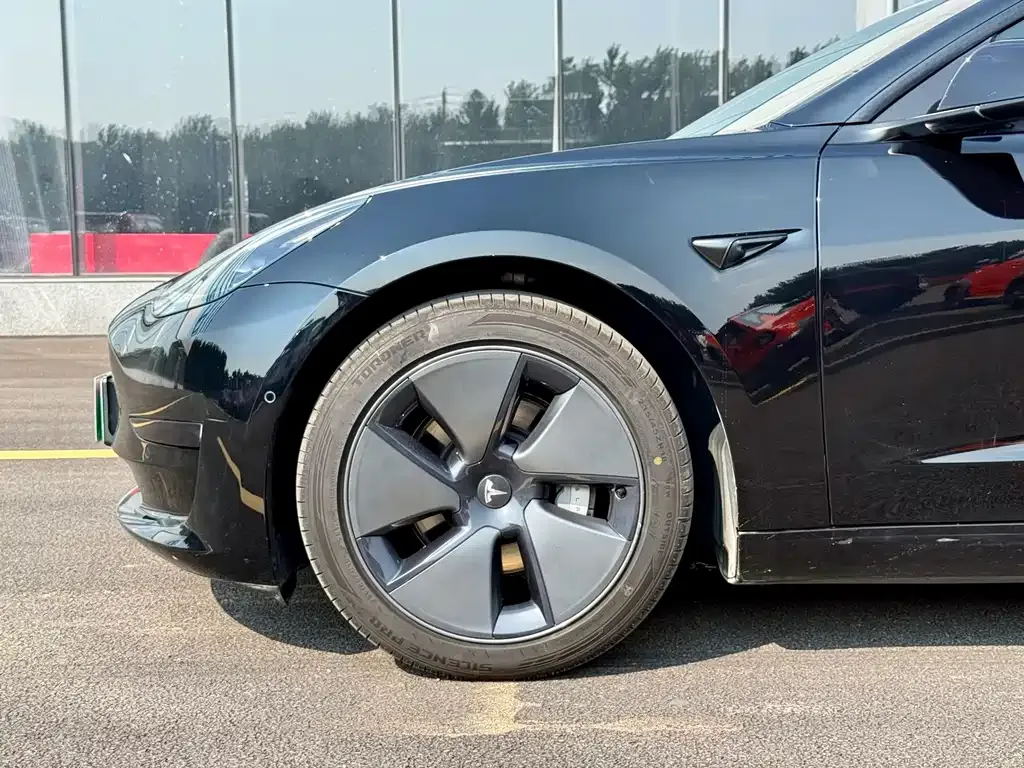 Tesla Model 3 — фото 7