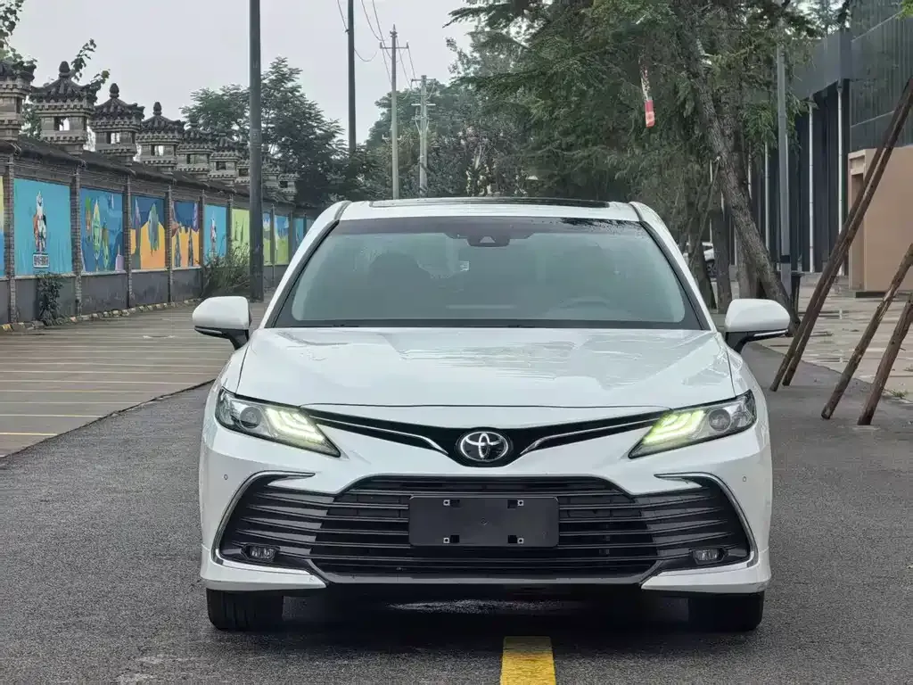 Toyota Camry — фото 5