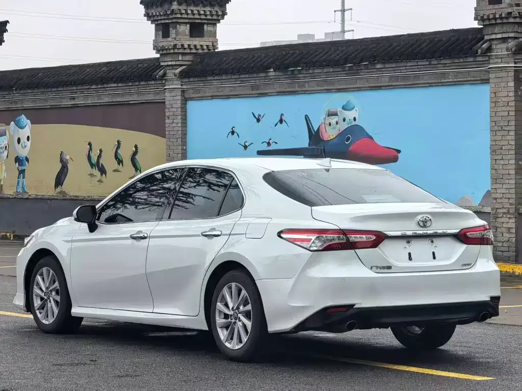 Toyota Camry — фото 3