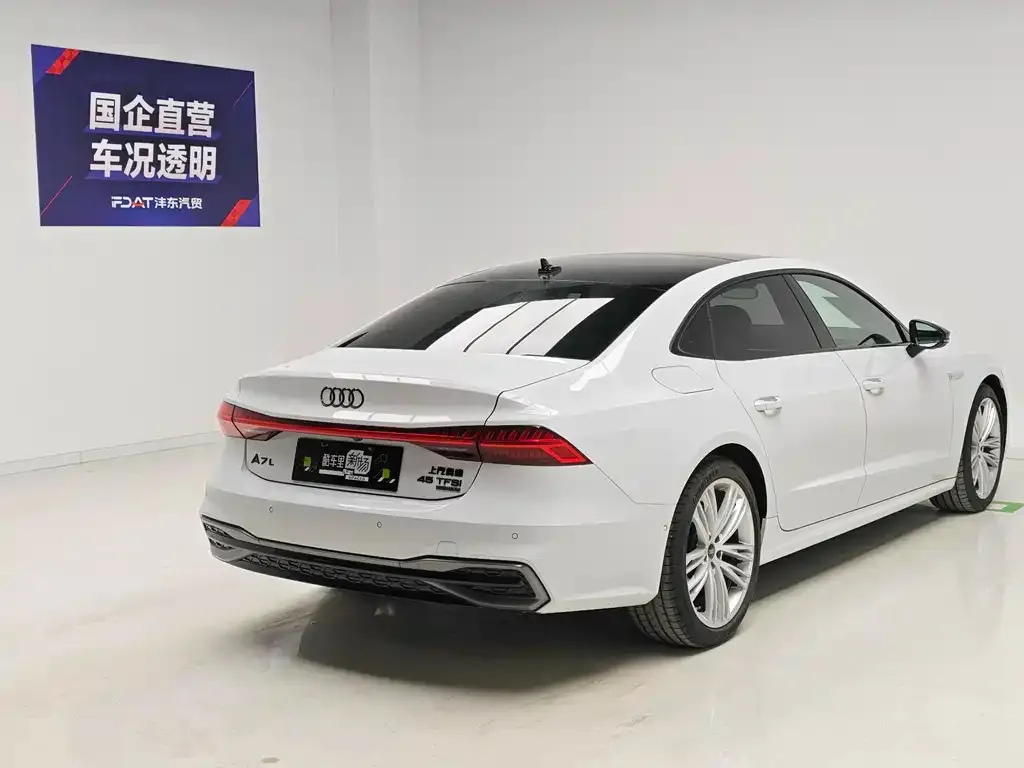 Audi A7L — фото 8