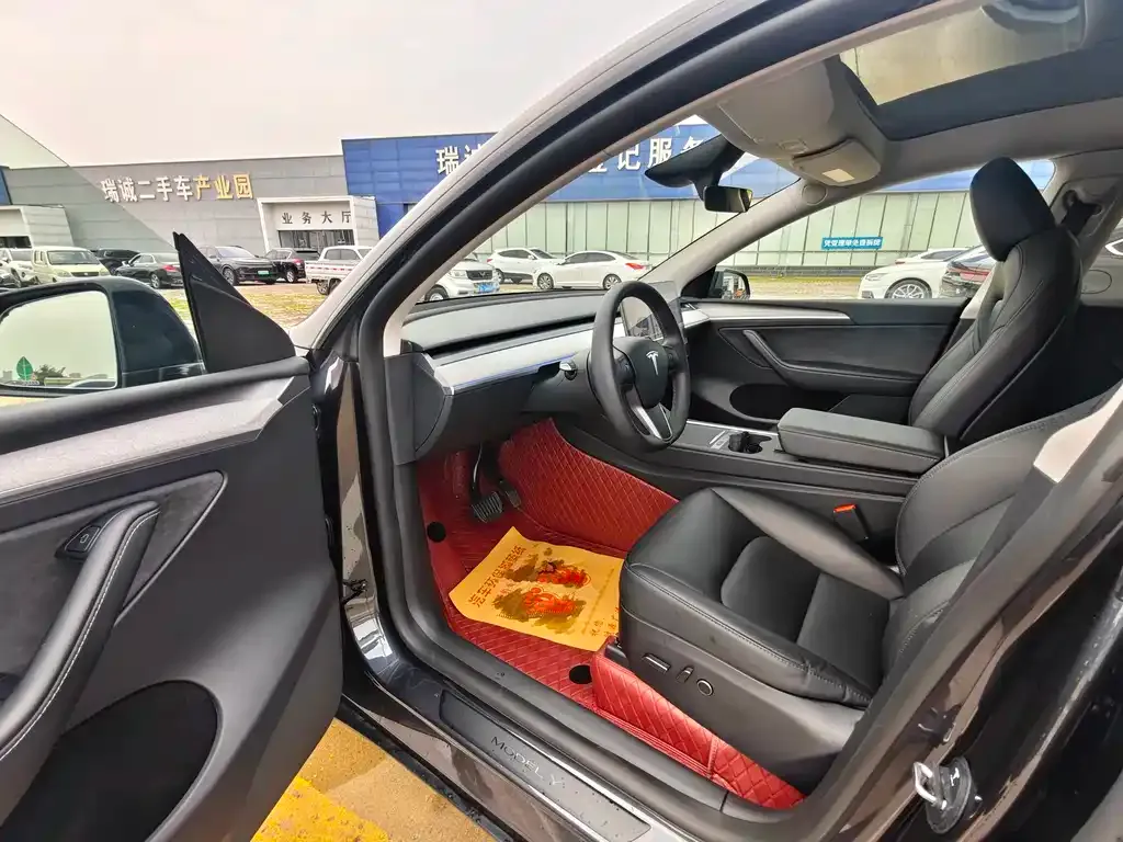 Tesla Model Y — фото 2