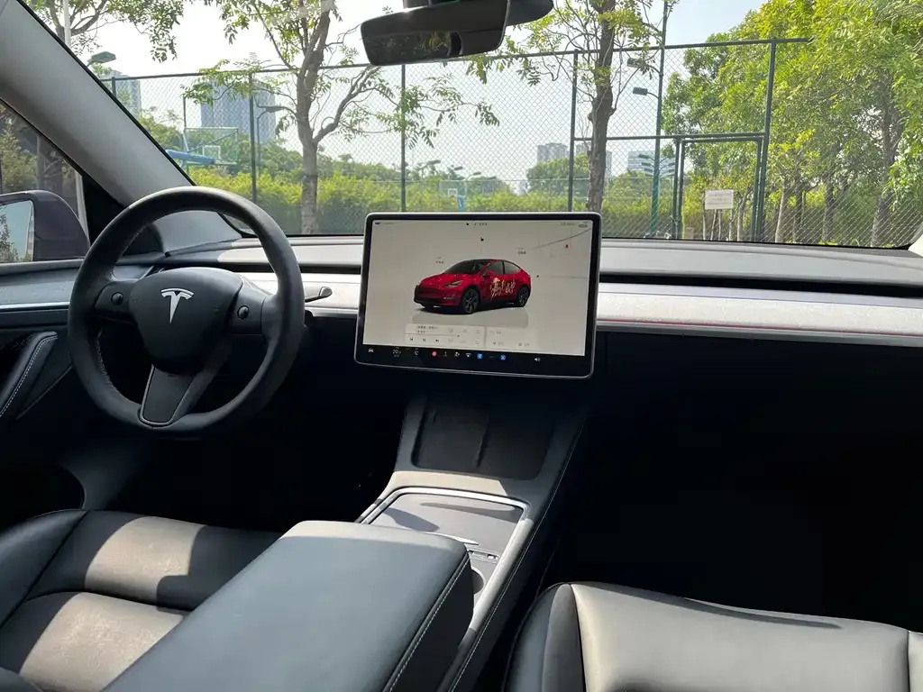 Tesla Model Y — фото 4
