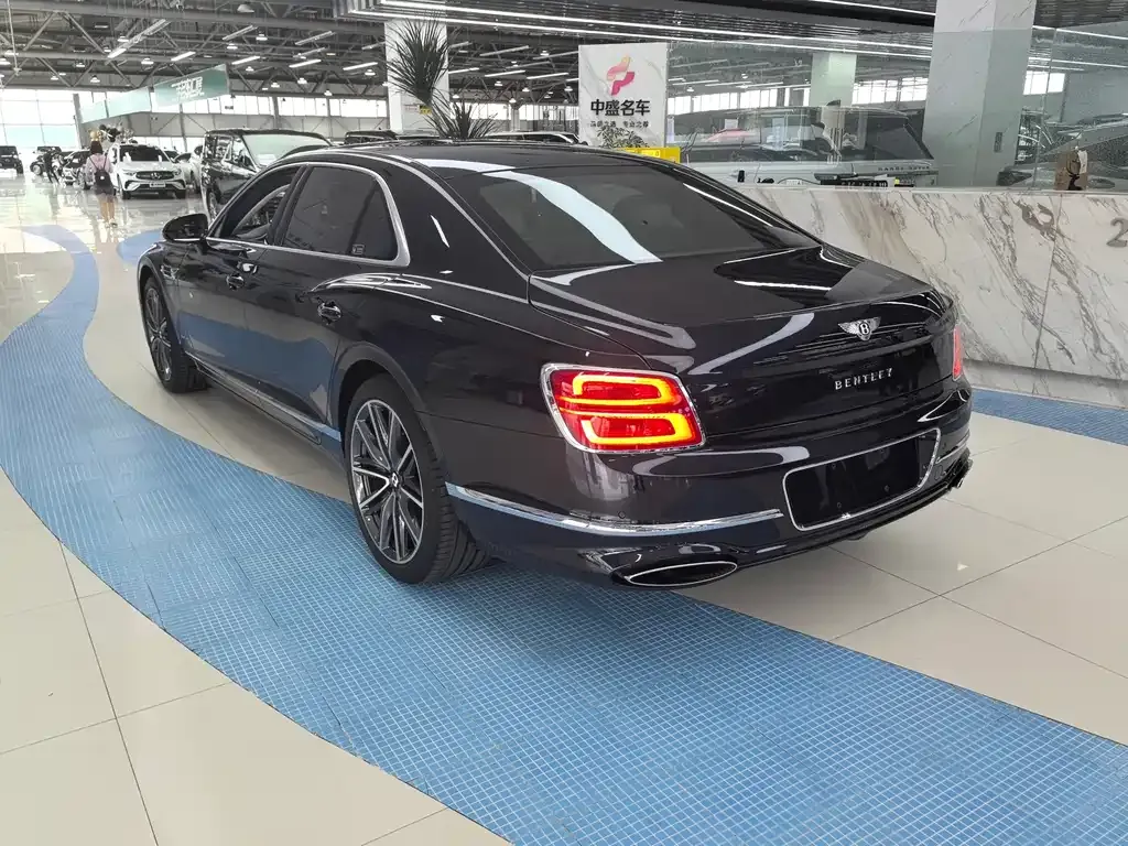Bentley Flying Spur — фото 7