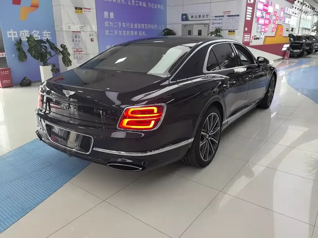 Bentley Flying Spur — фото 8