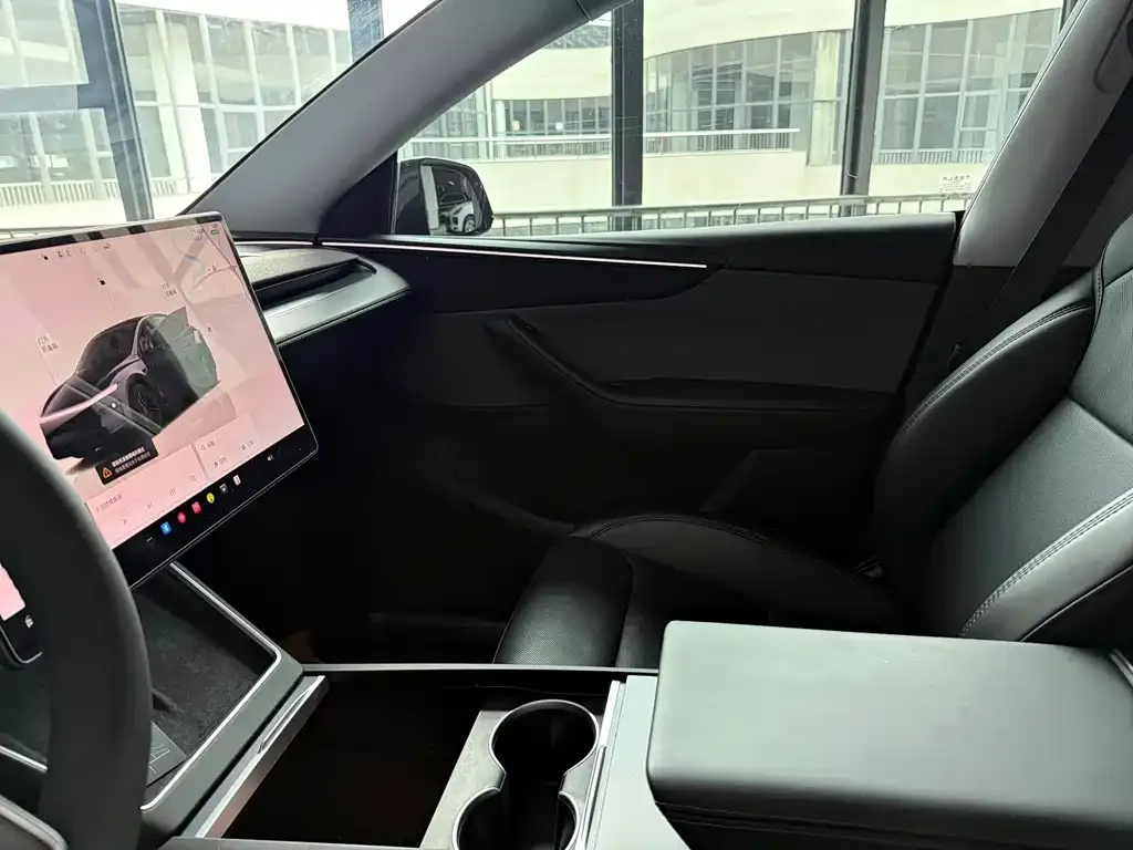 Tesla Model Y — фото 9