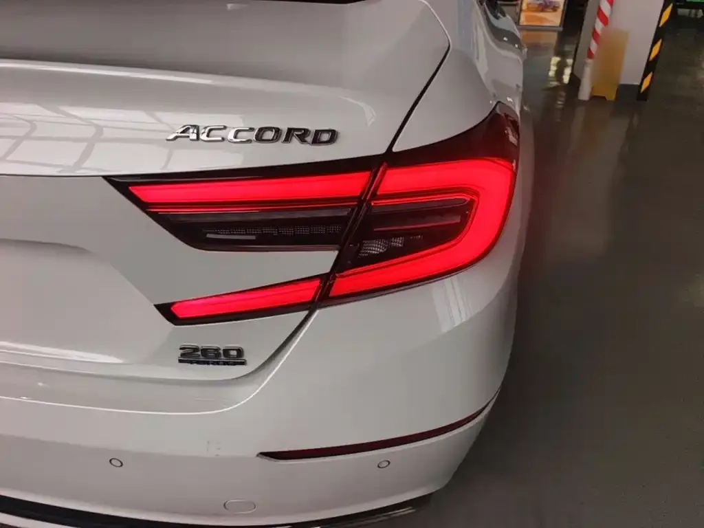 Honda Accord — фото 4