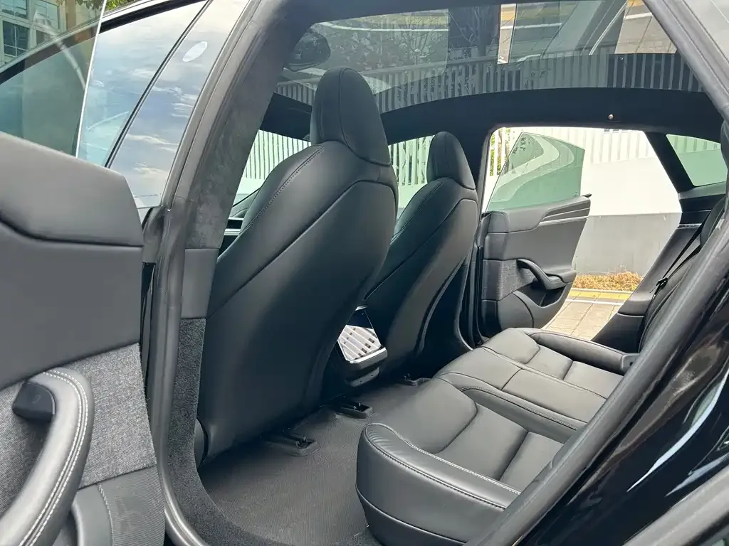 Tesla Model S — фото 4
