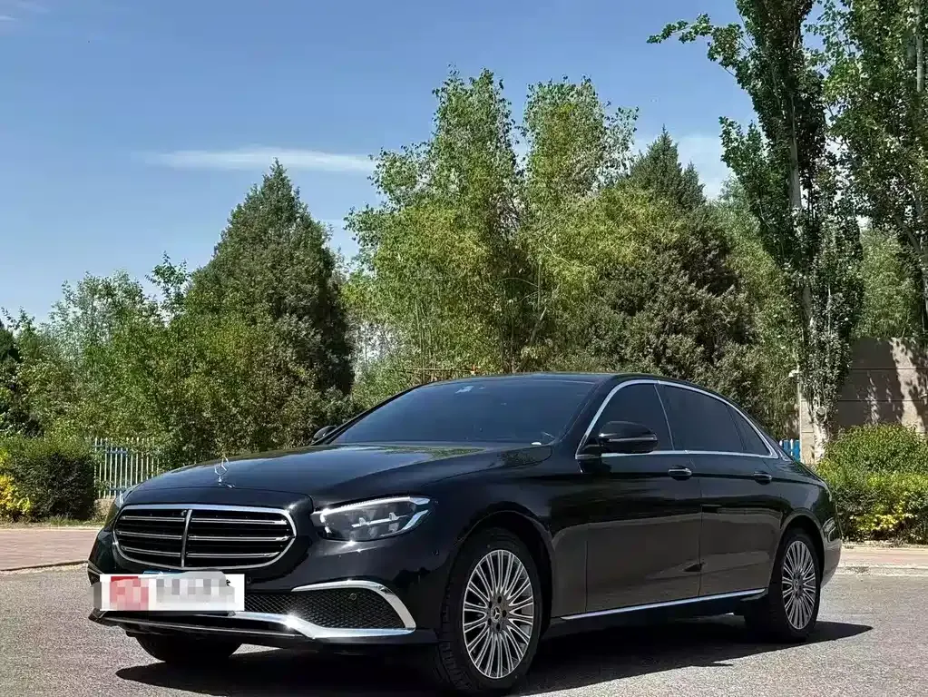 Mercedes-Benz E-Class — фото 1