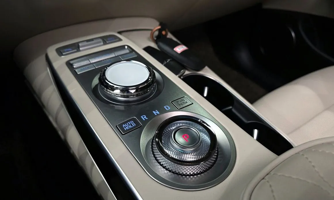 Genesis GV70 — фото 2