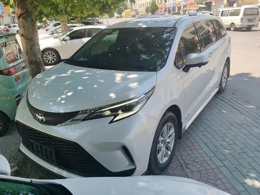 Toyota Granvia — фото 1