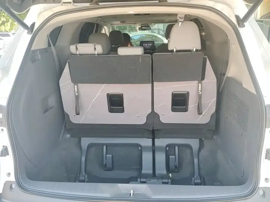 Toyota Granvia — фото 4