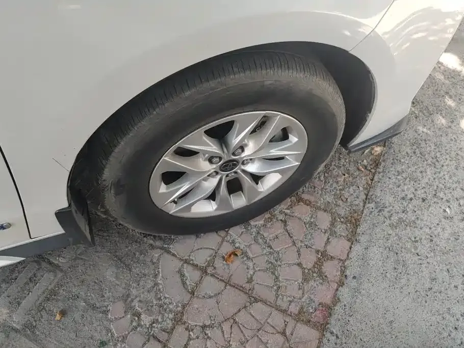Toyota Granvia — фото 3