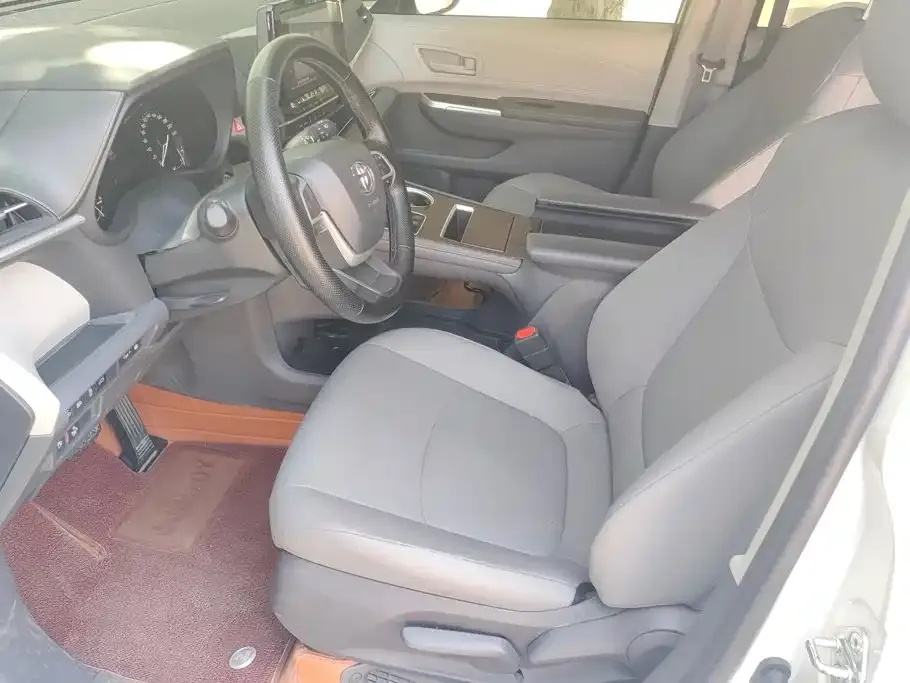 Toyota Granvia — фото 6