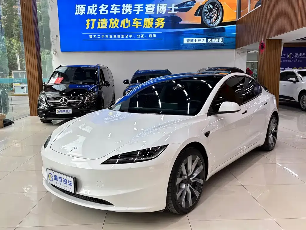 Tesla Model 3 — фото 1