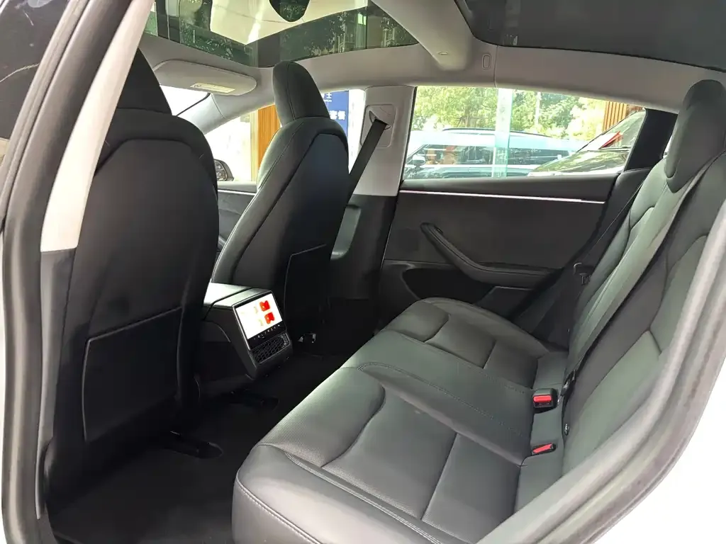 Tesla Model 3 — фото 6